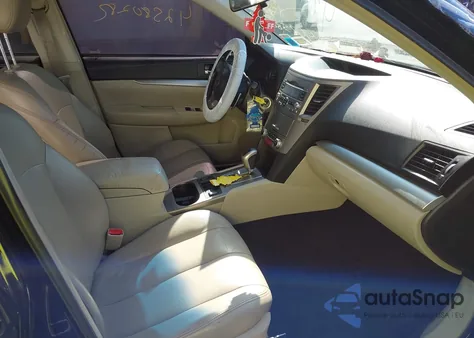 2010 Subaru Legacy 2.5I Premium из США, поврежденный, VIN 4S3BMBG69A3241834